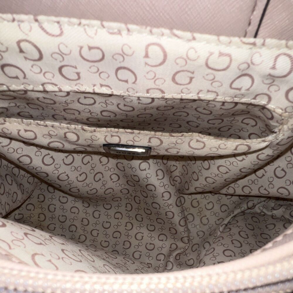 GUESS Logo Beige Heart Charm Tote Bag Zip Women's Double Handle Trapezoid - Picture 10 of 16
